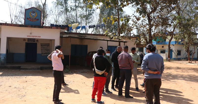 प्रहरीले अनाहकमा कुटेपछि खजुरामा लफडा
