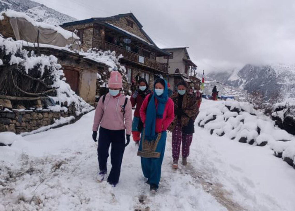 हिमपात र वर्षाले बन्द भएका डोटीका ग्रामीण सडक अझै खुल्न सकेनन्