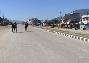 सुर्खेतमा कर्फ्यु जारी, सडकमा निस्किए प्रहरीले गोली हान्न सक्ने