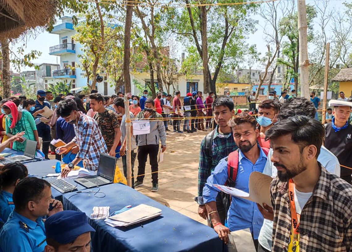 म्यादी प्रहरी हुन जिप्रकामा युवायुवतीको भीड