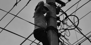 मधेसमा विद्युत् महसुल नतिर्ने १२ हजार ८३३ ग्राहकको लाइन काटियो