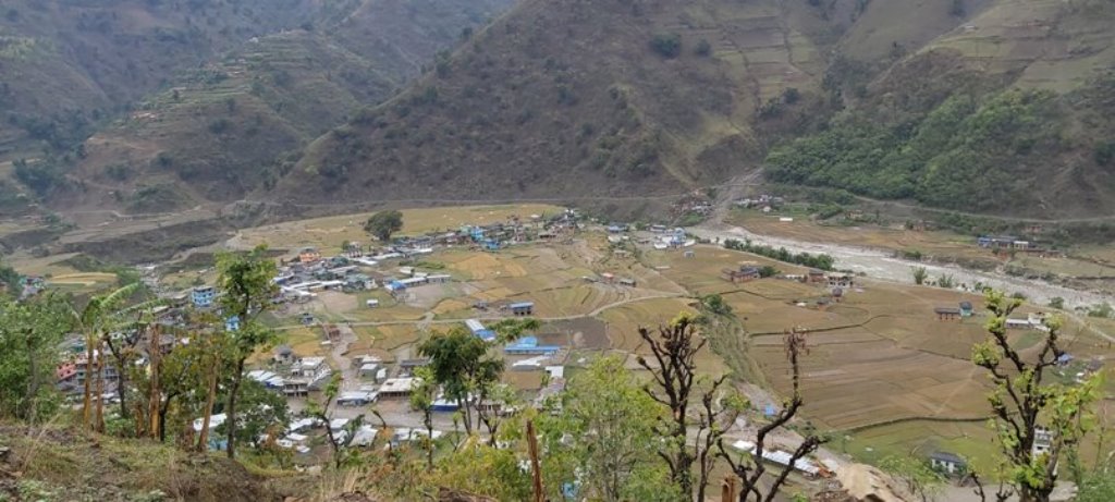 रुकुम पश्चिममा हावाहुरीले विद्यालयको छाना उडाउँदा पाँच जना घाइते