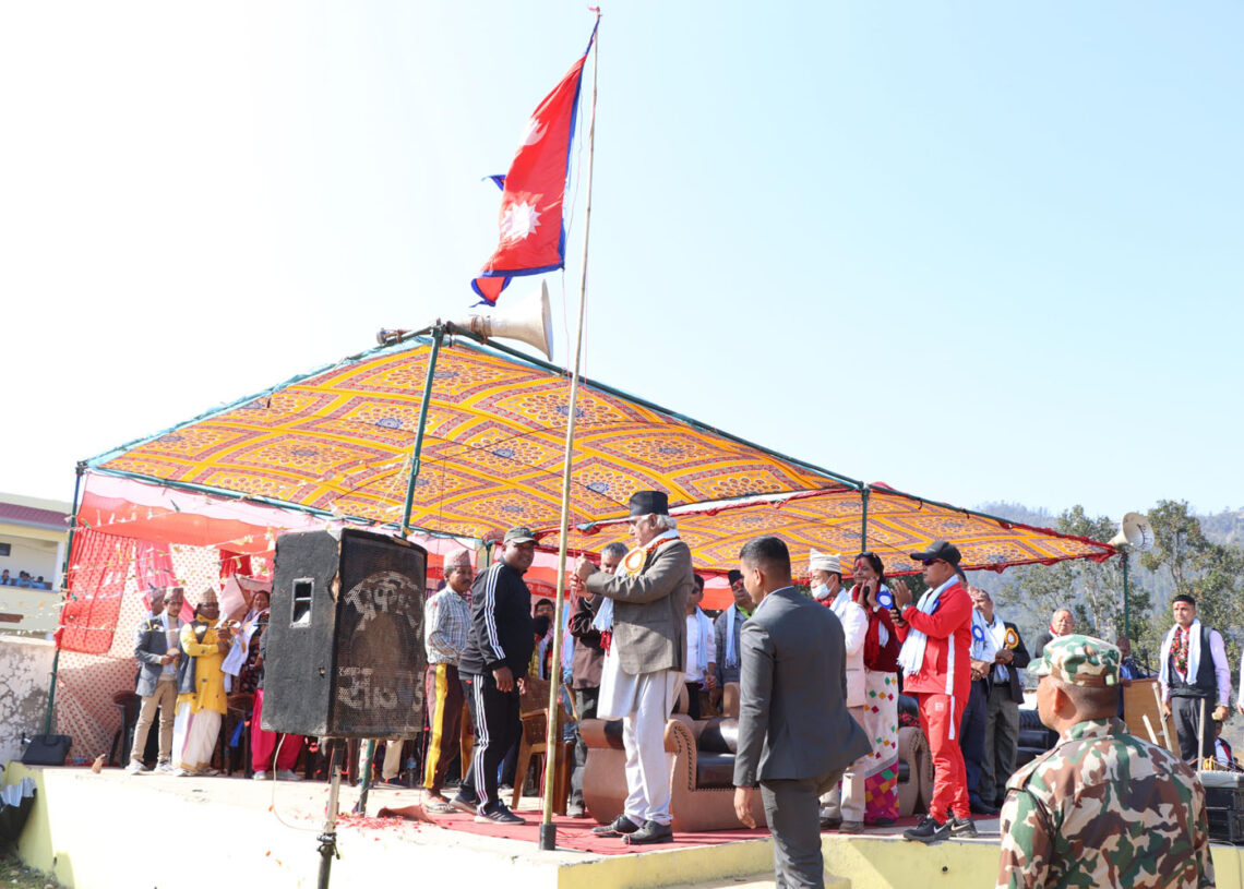 बुलिङटारका बासिन्दाको गुनासो सुन्दै मुख्यमन्त्री पोखरेल