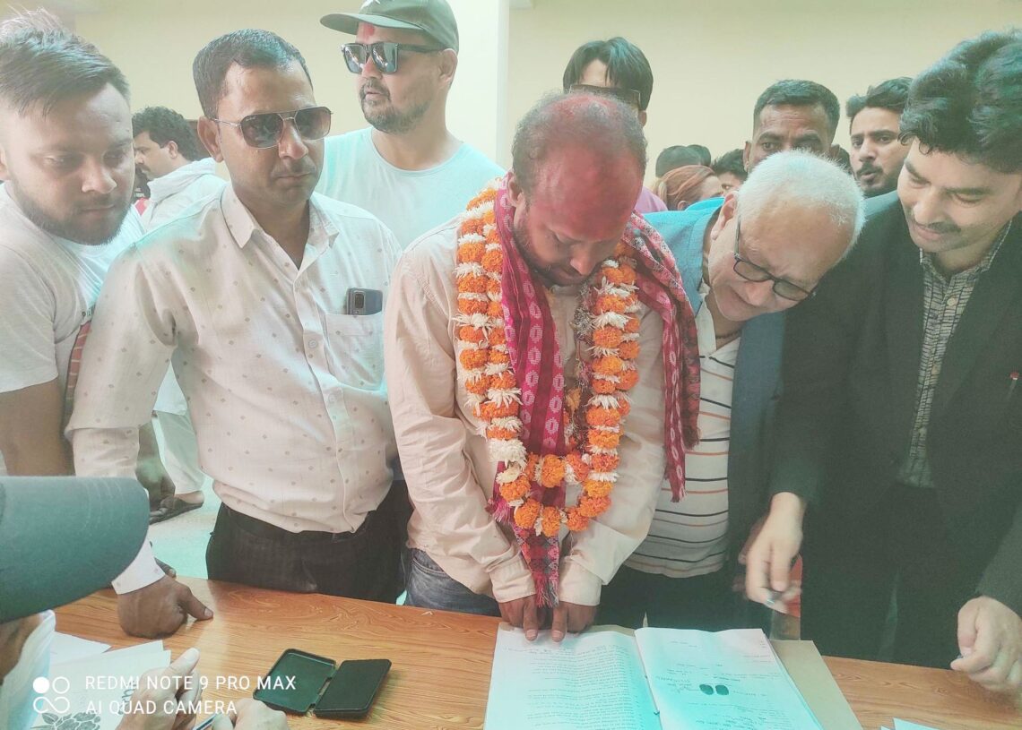 कांग्रेसबाट प्रशान्त बिष्टले नेपालगन्जको मेयरमा गराए उम्मेदवारी दर्ता
