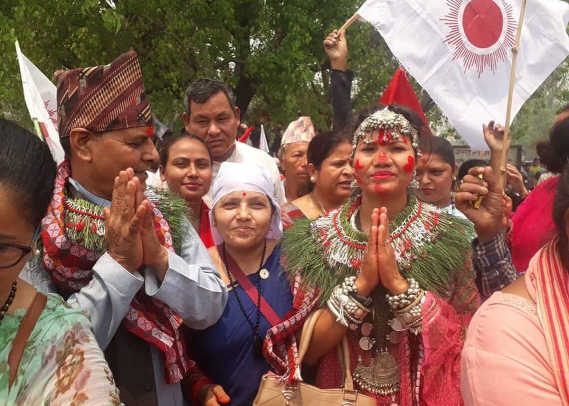 कोहलपुरमा उम्मेदवारी दर्ता गराउँदै नेकपा एमाले