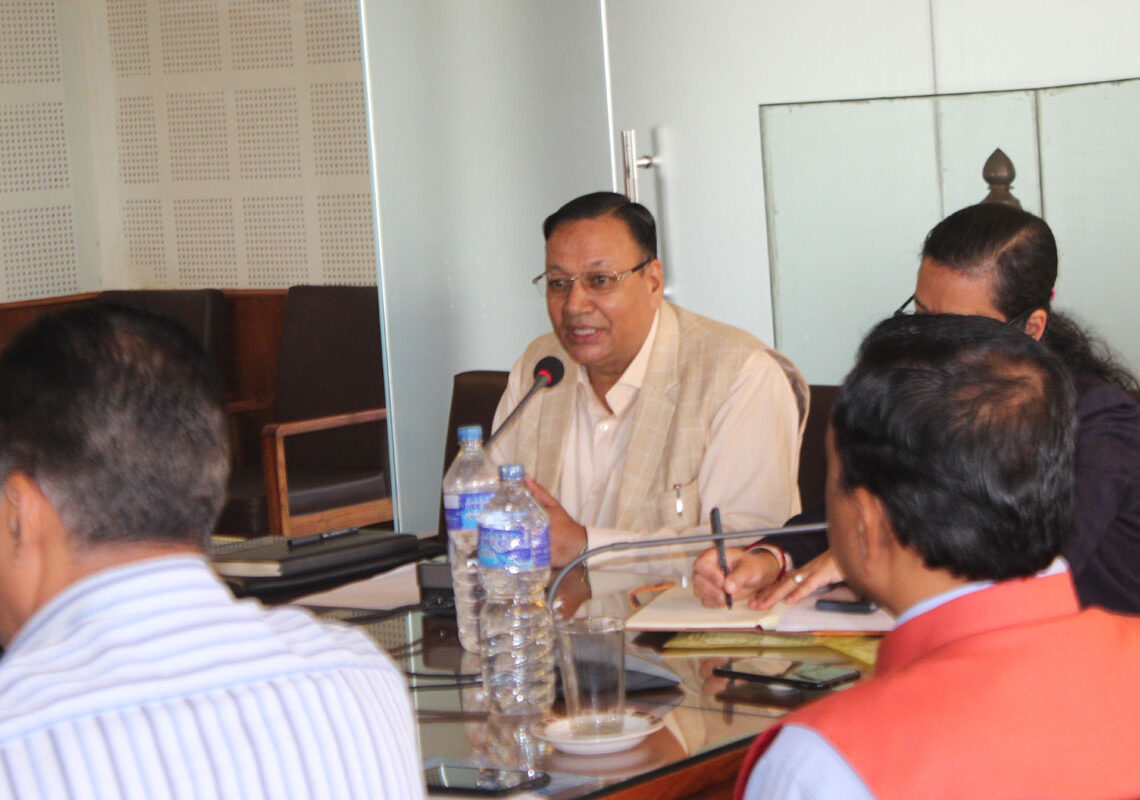 वायूप्रदूषण कम गर्न विद्युतीय सवारी साधन प्रयोगलाई बढाऔंं : मन्त्री पौडेल