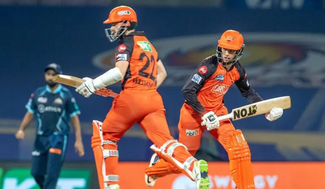 आईपीएल क्रिकेटमा सनराइजर्स हैदराबाद ७ विकेटले विजयी