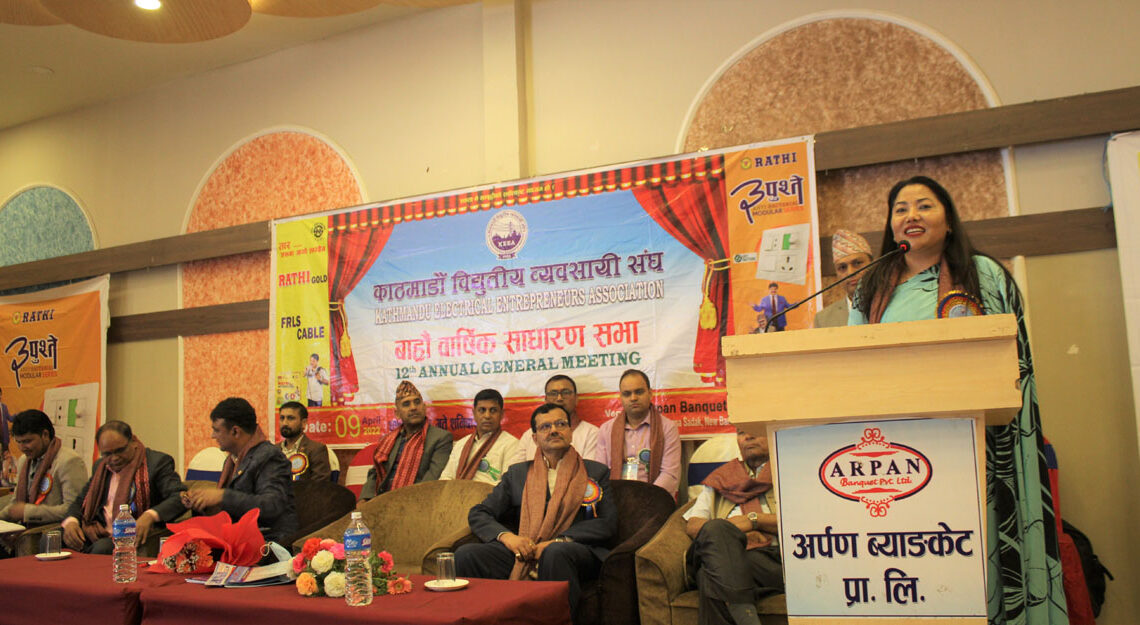 अर्थतन्त्र धराशायी भएको छैन : मन्त्री झाँक्री