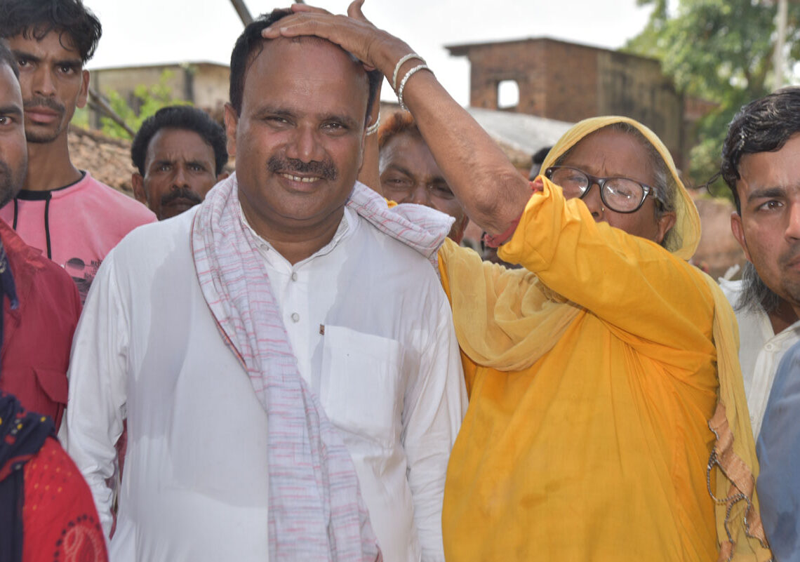 उपमेयरका उम्मेदवार कमरुद्धिनलाई महिला मतदाताको पनि साथ