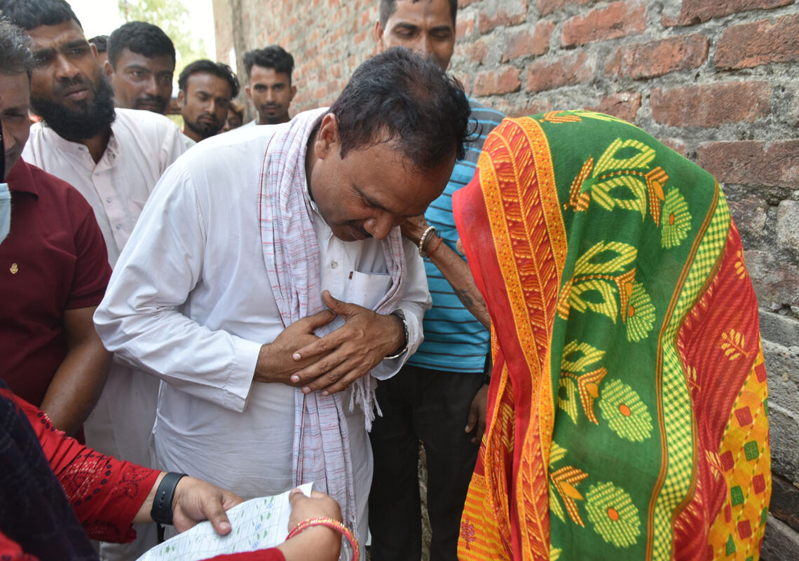 पिप्रहवा पुगेका राईलाई जेष्ठ महिला मतदाताले भनिन्–‘राम्रो उपमहानगर बनाउनु जितको शुभकामना’