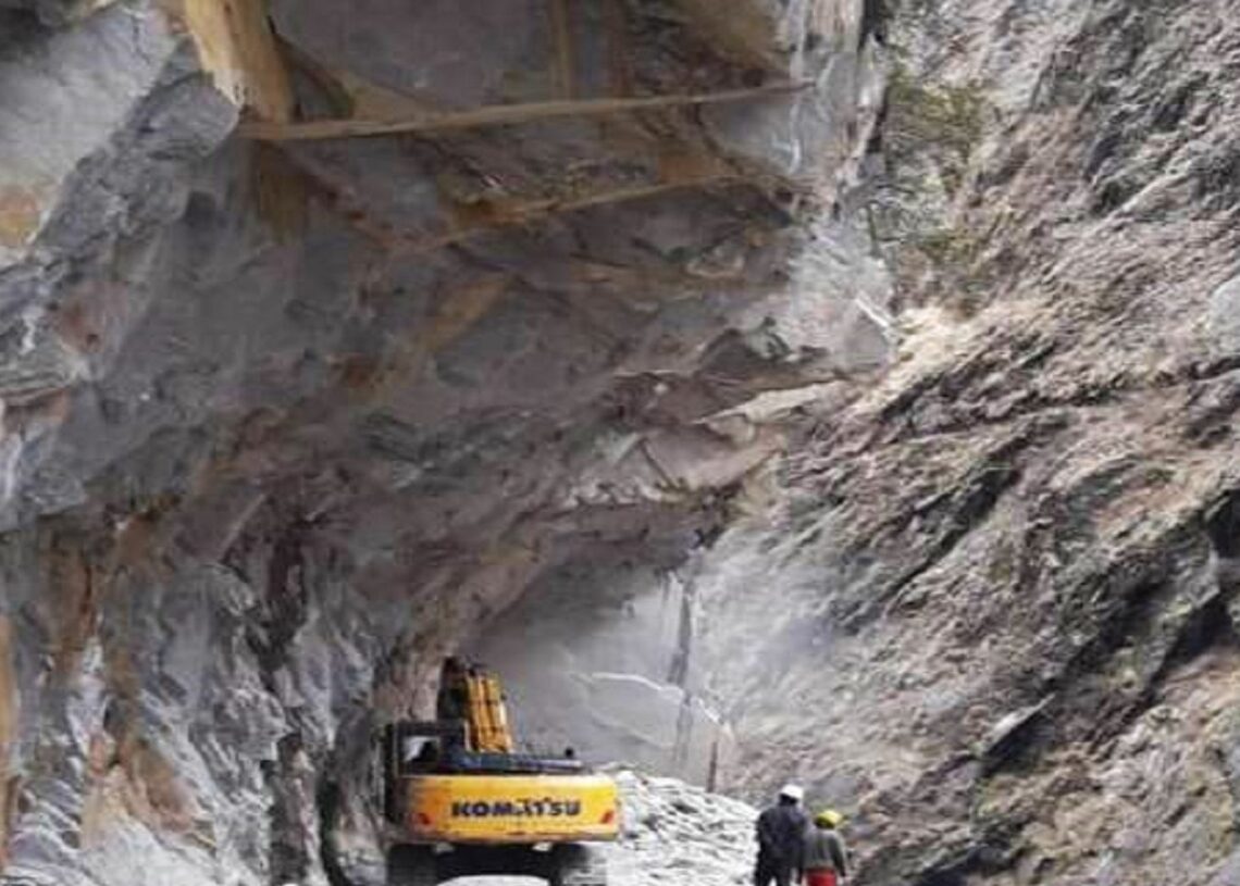 कैलास मानसरोवर सडकमा पहिरो खस्दा नेपाली मजदुरको मृत्यु