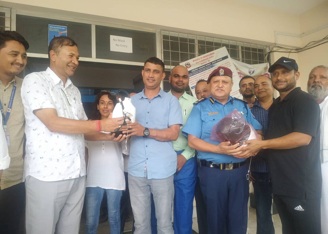 नेपालगञ्जमा जडानका लागि १६ सिसिटिभि क्यामरा प्रहरीलाई हस्तान्तरण