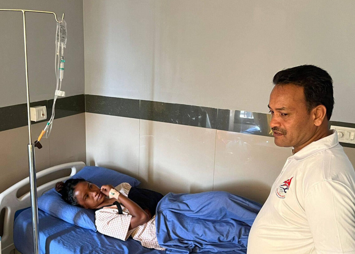 रेणुकालाई भेट्न अस्पतालमा मन्त्रीअथक, उपचारमा कमी हुन नदिने प्रतिवद्धता