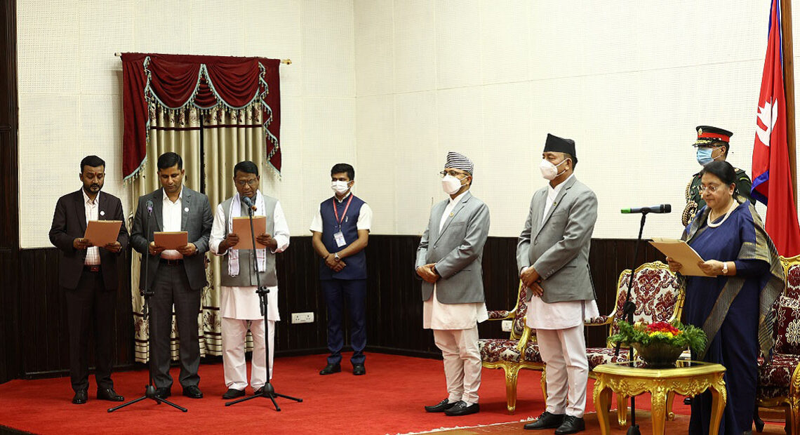 जसपाका तीन मन्त्रीले लिए सपथ