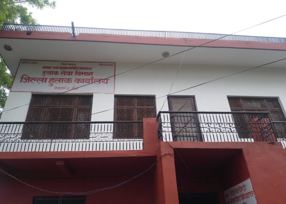 हुलाक मार्फत अमेरिकाको चप्पल, मिठाई घरमै आइपुग्छ