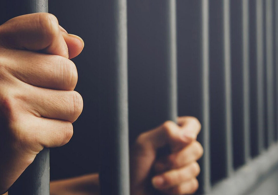 बलात्कार आरोपी क्याम्पस प्रमुख कारागार चलान