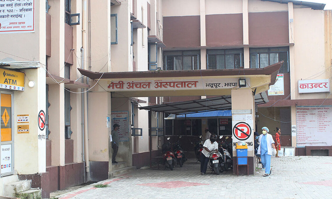 मेची अस्पतालमा जनशक्ति अभाव, बिरामीलाई सास्ती