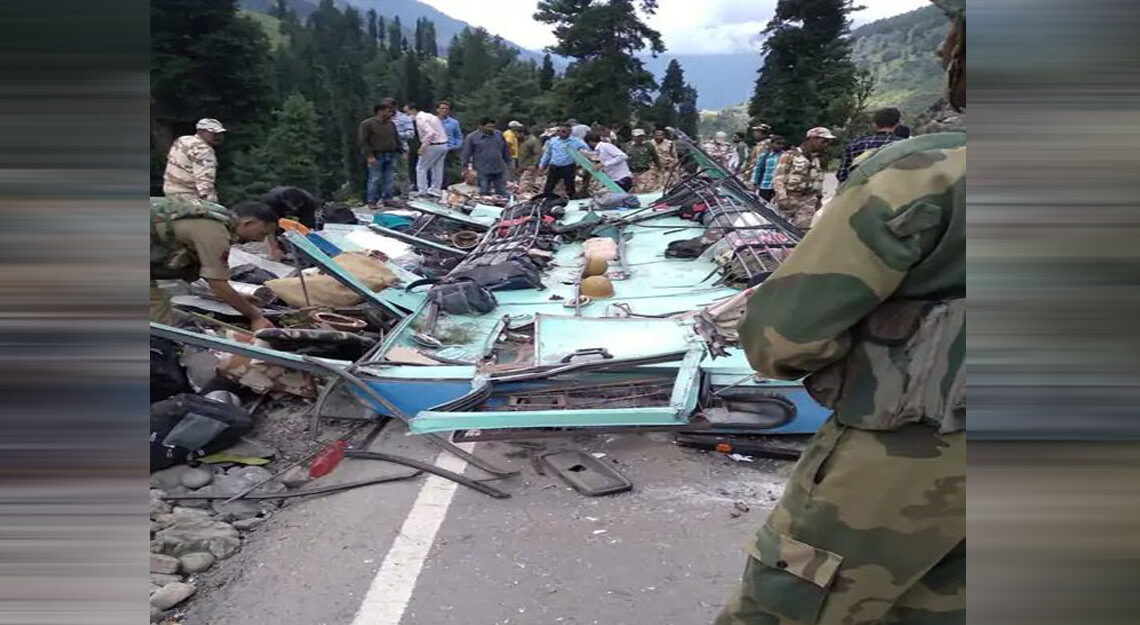 भारतमा ३९ प्रहरी बोकेको बस दुर्घटना, कम्तीमा सातको मृत्यु