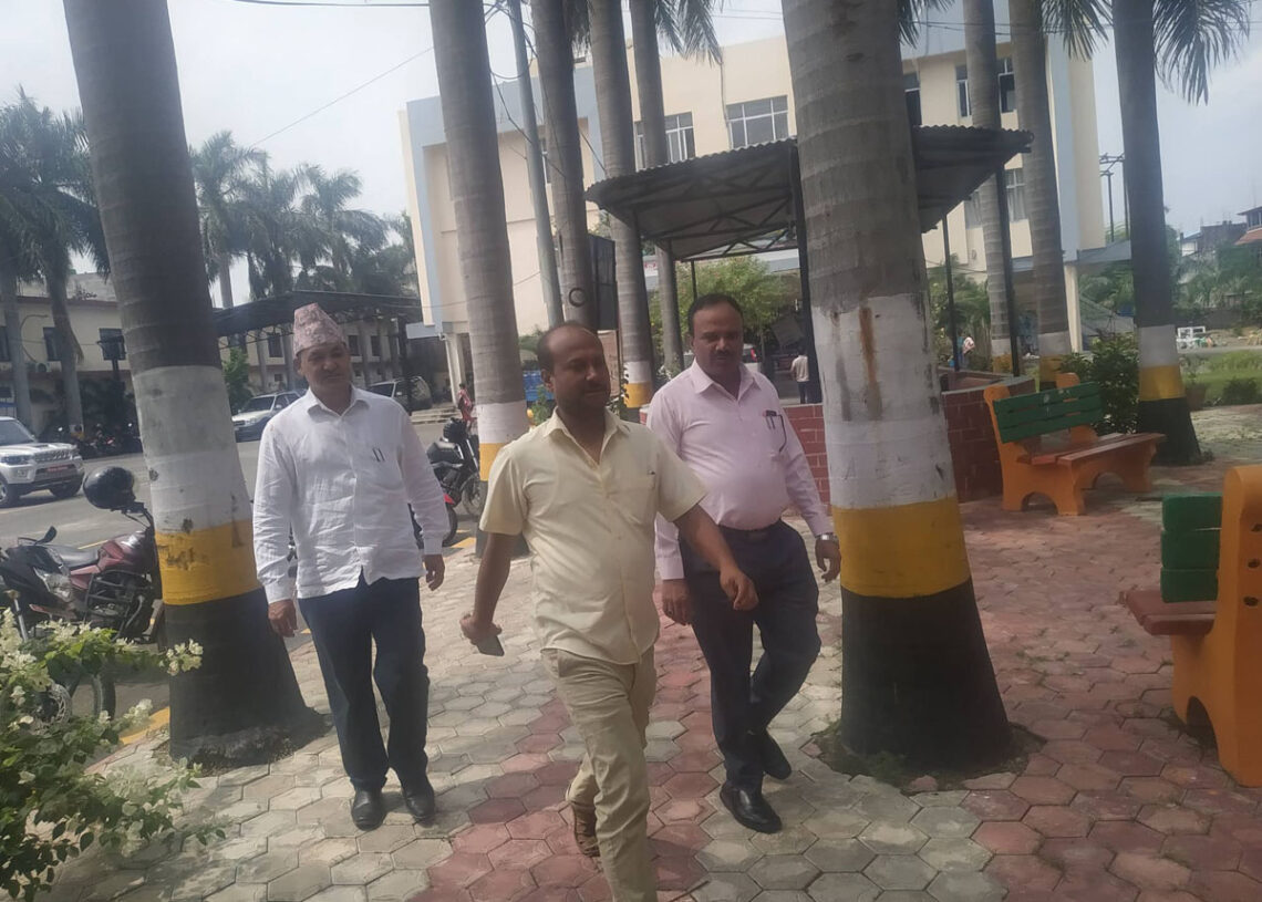 नेपालगञ्जमा हाजिरी छड्केमा ३२ जना कर्मचारी गयल