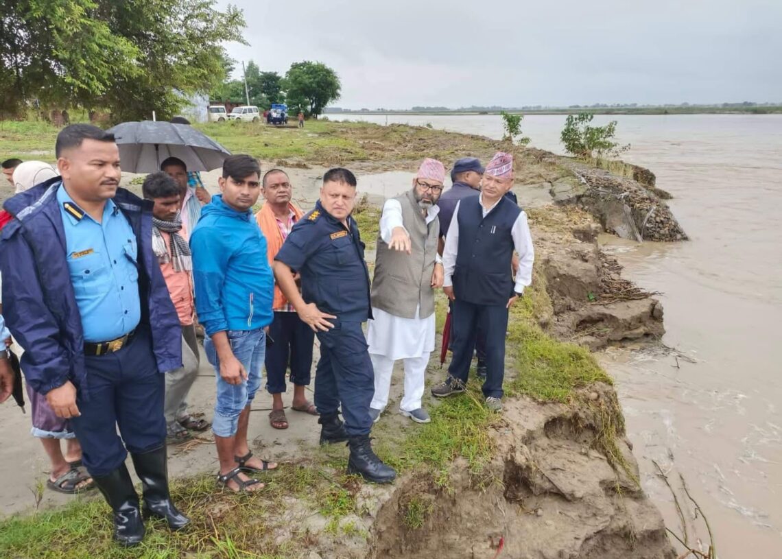 नरैनापुरको सोनवर्षा बाँधको प्रजिअ खत्रीले गरे अनुगमन