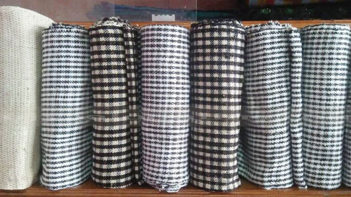 गोदाममै थन्किए अल्लोका कपडा