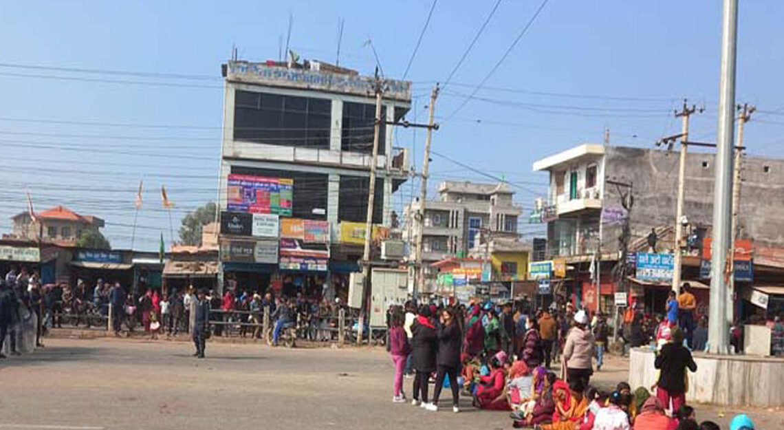 नेपालगञ्जमा सडक अवरुद्ध