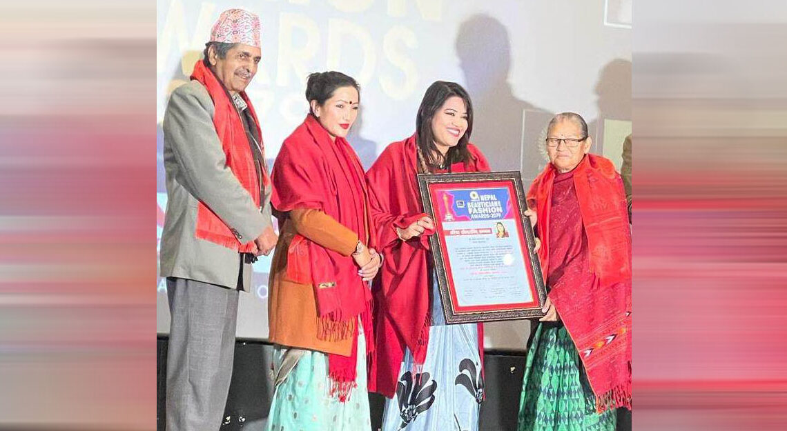 भण्डारीलाई वरिष्ठ सौन्दर्यविद सम्मान