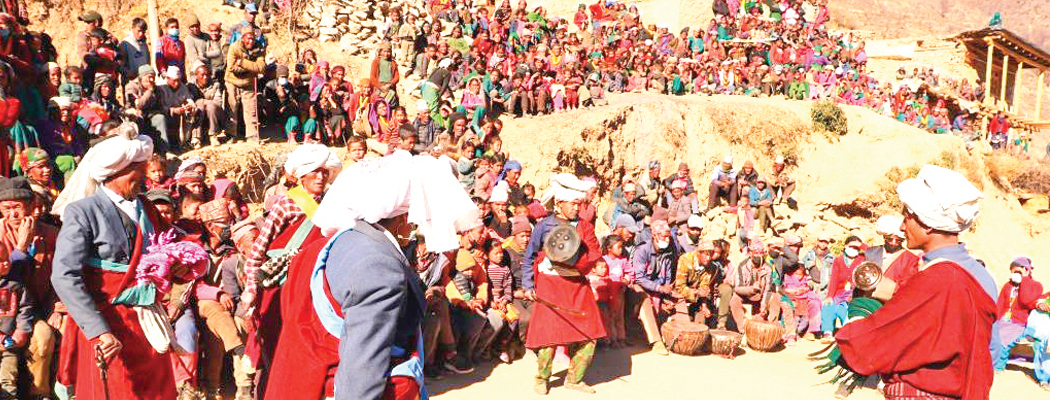 पुरुष मात्र सहभागी हुने ढाल तरवार नाच लोप हुने अवस्थामा