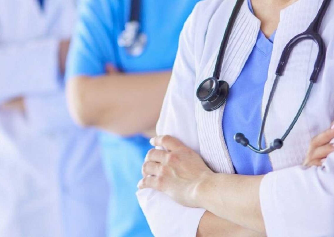 कोराेना महामारीमा खटिएका स्वास्थ्यकर्मीको पक्षमा सरकारको निर्णय