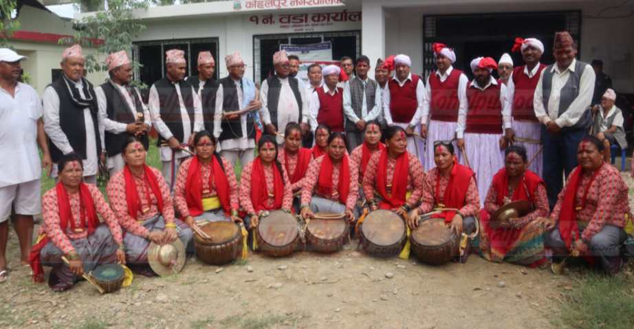 कोहलपुरको वडा नम्बर १ ले गर्यो सरक्षण समितिलाई पञ्चेबाजा हस्तान्तरण