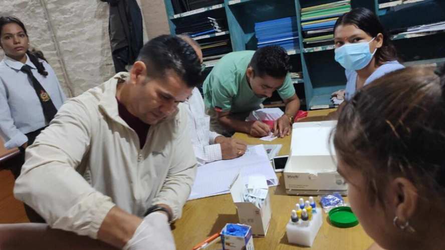 सामुहिक रुपमा ७१ जनाले गरे रक्त समुह पहिचान