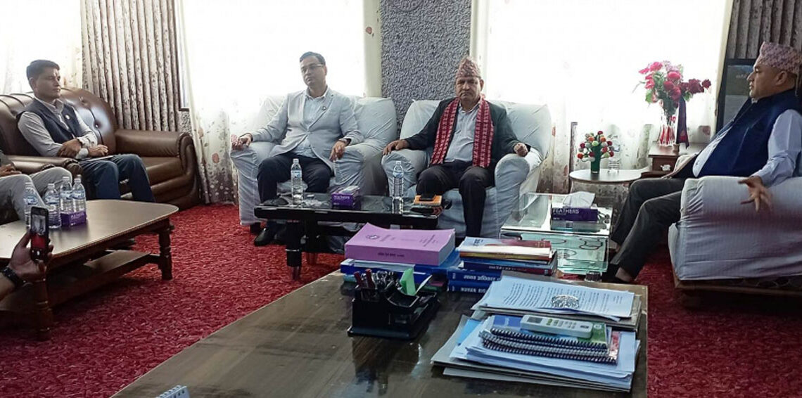 संघीय भौतिक मन्त्री र सुदूरपश्चिमका मुख्यमन्त्रीबिच भेटवार्ता