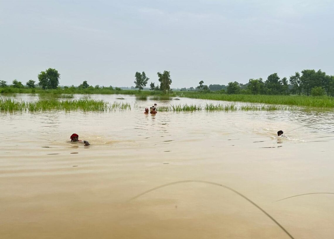 सर्लाहीमा बाढीबाट दुई जनाको मृत्यु, ७२ जनाको उद्धार