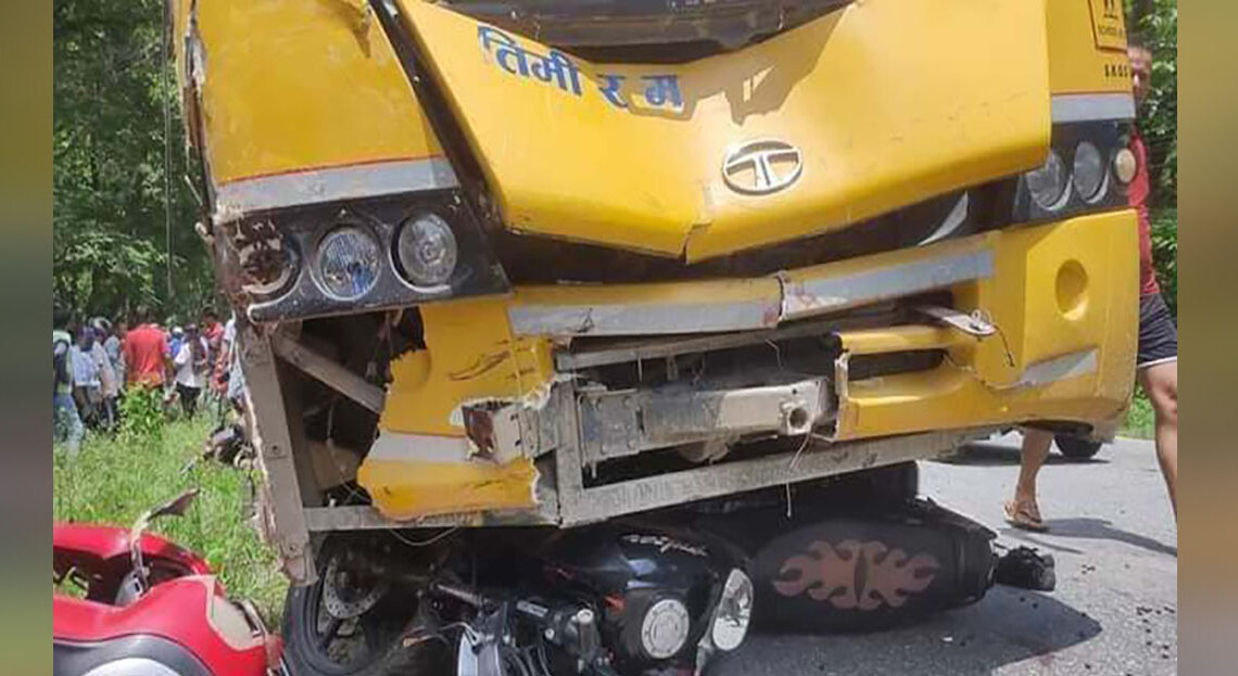 टिकौली जङ्गलमा ८ वटा सवारी आपसमा ठक्कर खाँदा २० जना घाइते, सात गम्भीर