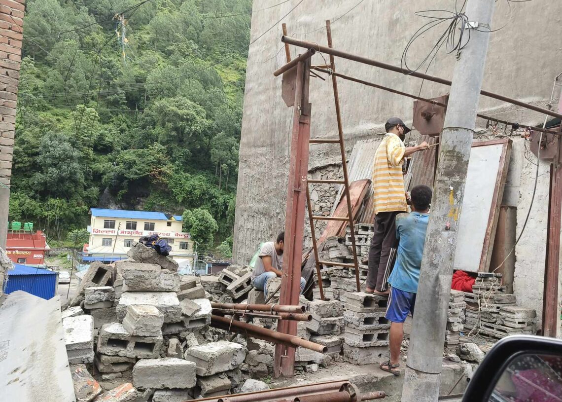 बेनीमा अतिक्रमित संरचना हटाइयो