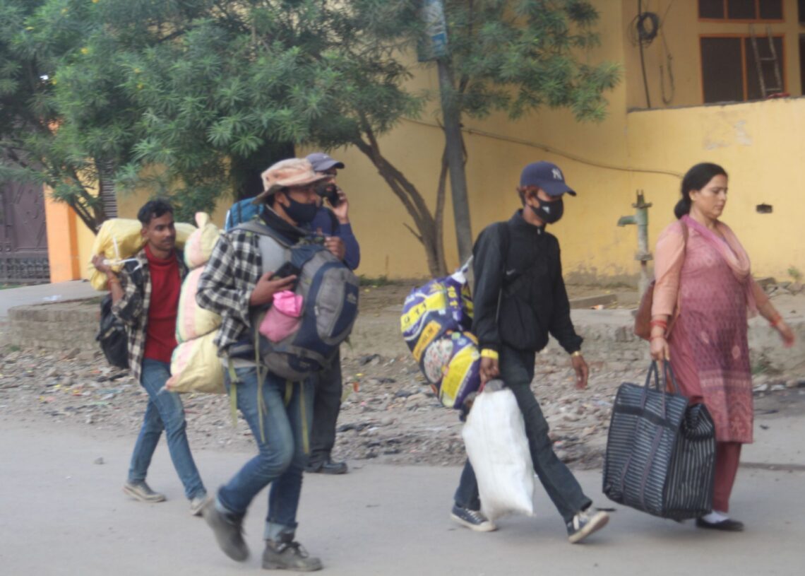घट्यो भारतबाट फर्किने नेपालीको संख्या