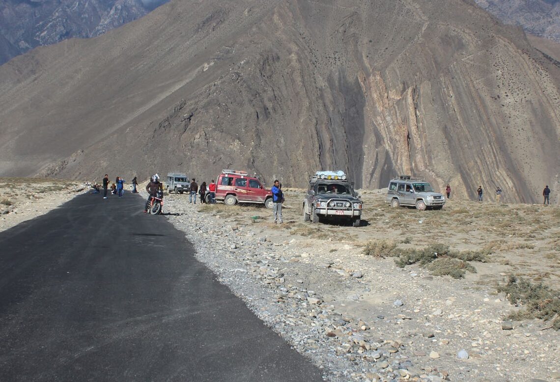 मुस्ताङमा सडक र पुल निर्माणमा ढिलाइ