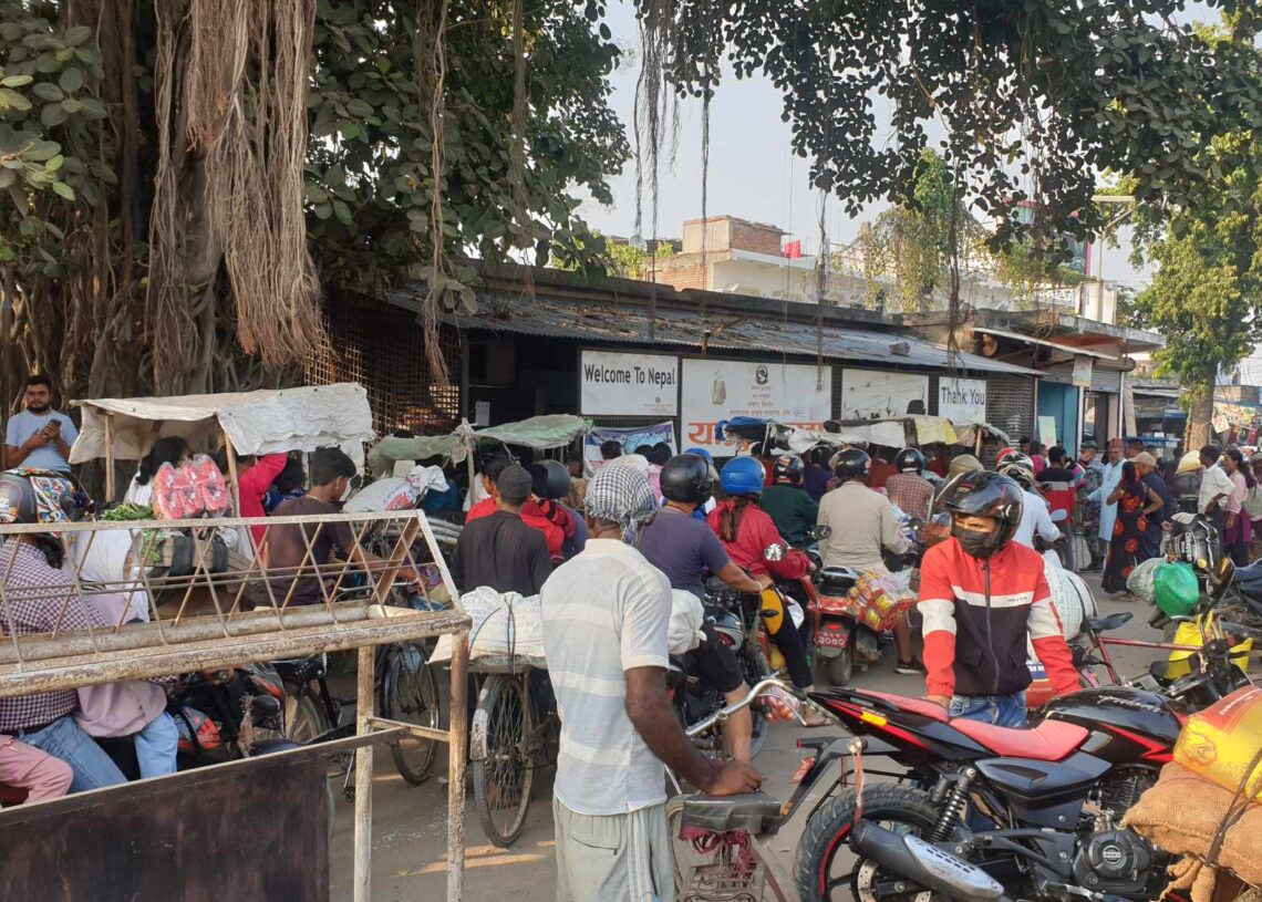 नाकामा सशस्त्रको दादागिरी कायमै : तस्करलाई मस्ती, नागरिकलाई सास्ती