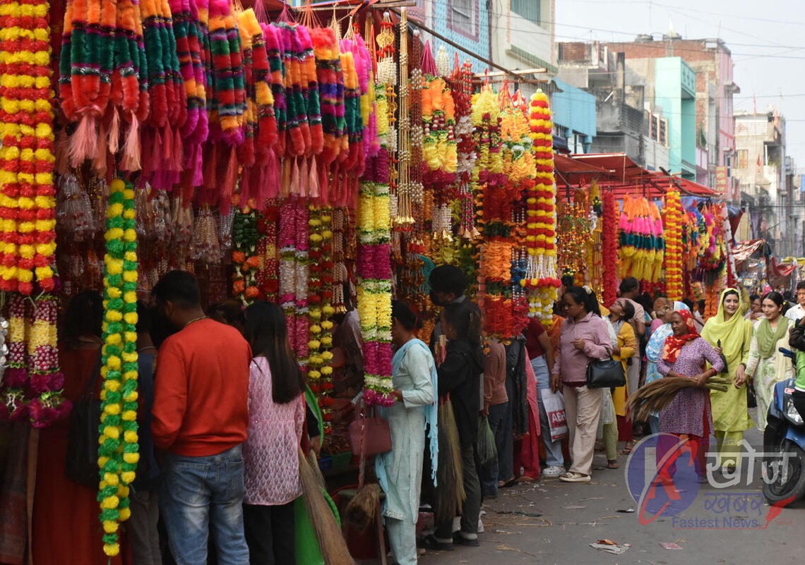तिहारले बनायो नेपालगन्जमा झकिझकाउ, बजारमा चहलपहल (फोटो फिचर)