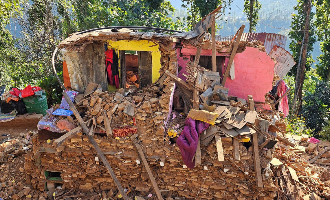 भूकम्पको त्रास, सडकमा बास