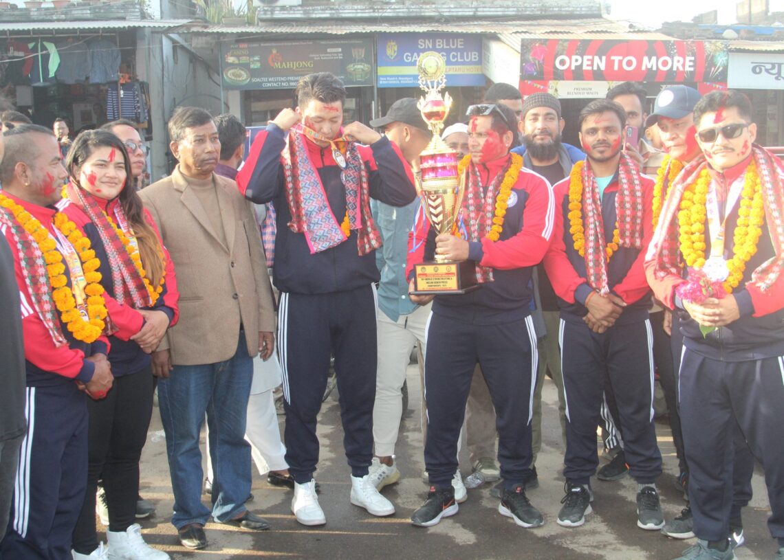 वल्र्ड स्ट्रेन्थ लिफ्टिङ विश्व च्याम्पियनशिपका पदक विजेता डा. श्रेष्ठ र शाक्यलाई नेपालगन्जमा स्वागत