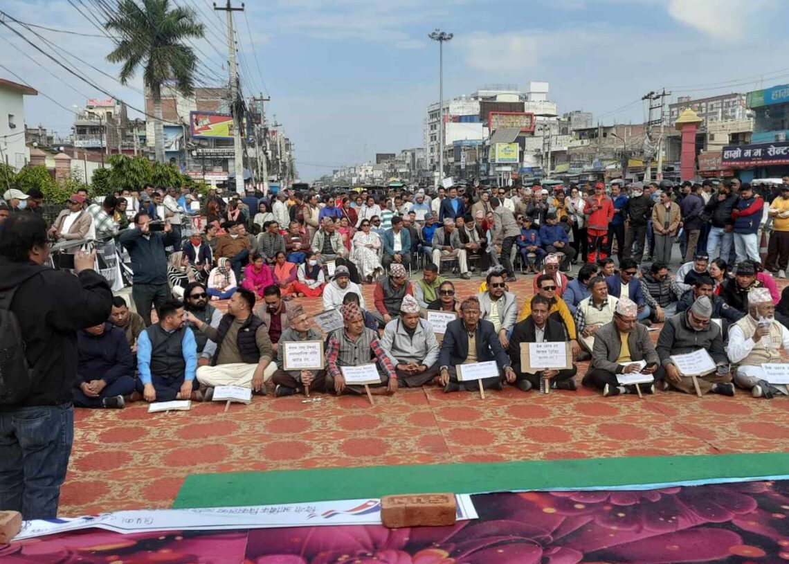 बैंकको ब्याजदर नघटाए सरकार ढाल्ने बाँके र बर्दियाका ब्यापारीको चेतावनी