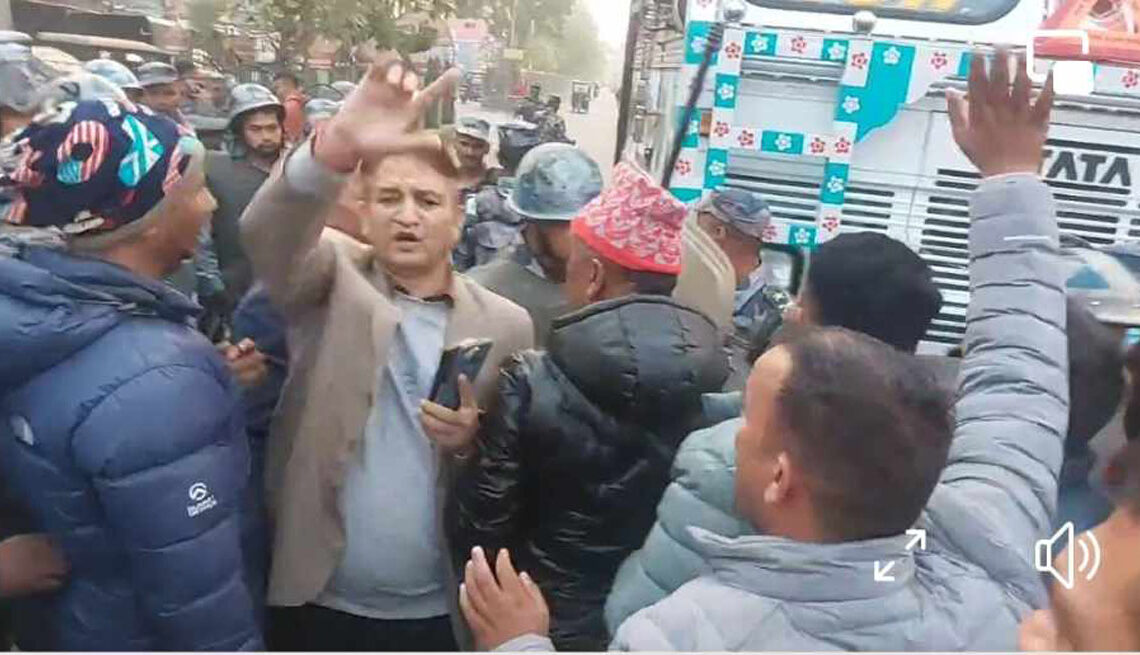 सशस्त्र प्रहरीको अर्को दादागिरि : भन्सार चाँचपास भएको ट्रक नियन्त्रण