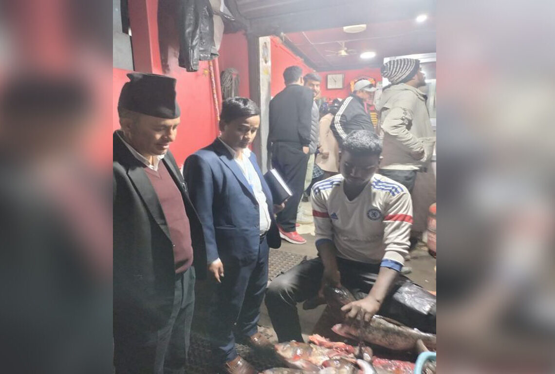 नेपालगन्जका माछा मासु पसलको अनुगमन, अधिकांशमा अस्वस्थर मासु