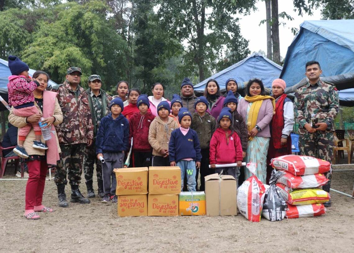 असहाय बालबालिकालाई नेपाली सेनाको सहयोग