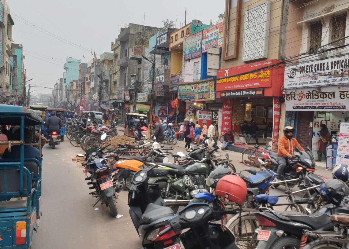 अस्तब्यस्त नेपालगन्जको सडक : सडकमै पार्किङ, उपमहानगर मौन, नगर प्रहरी बेकाम