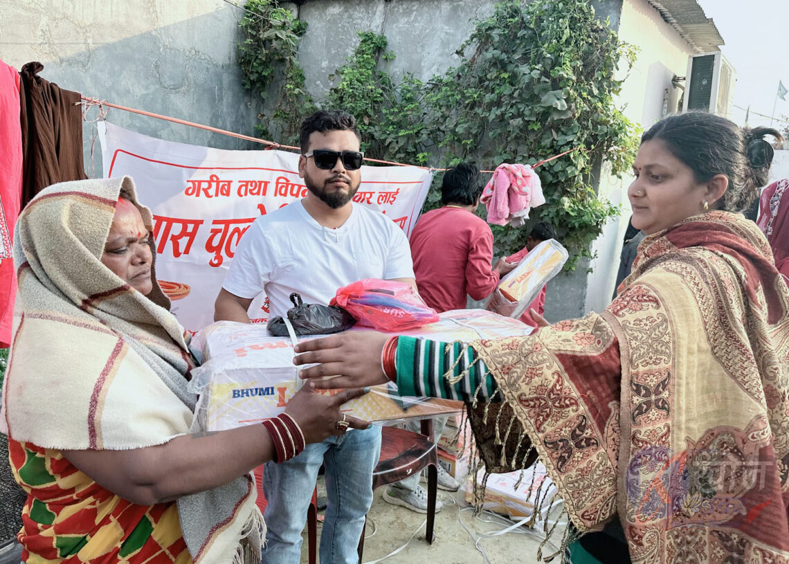 नेपालगन्ज ५ मा विपन्न परिवारलाई ग्यास चुल्हो