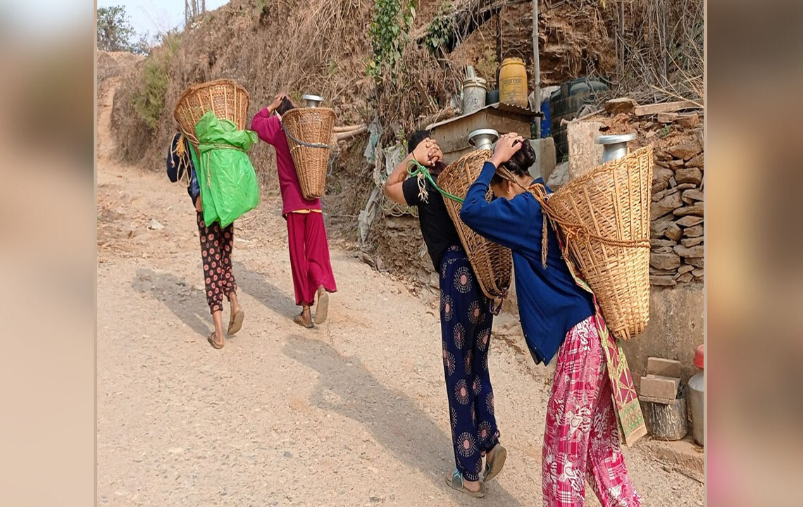 एक गाग्री पानी ल्याउन डेढ घण्टा