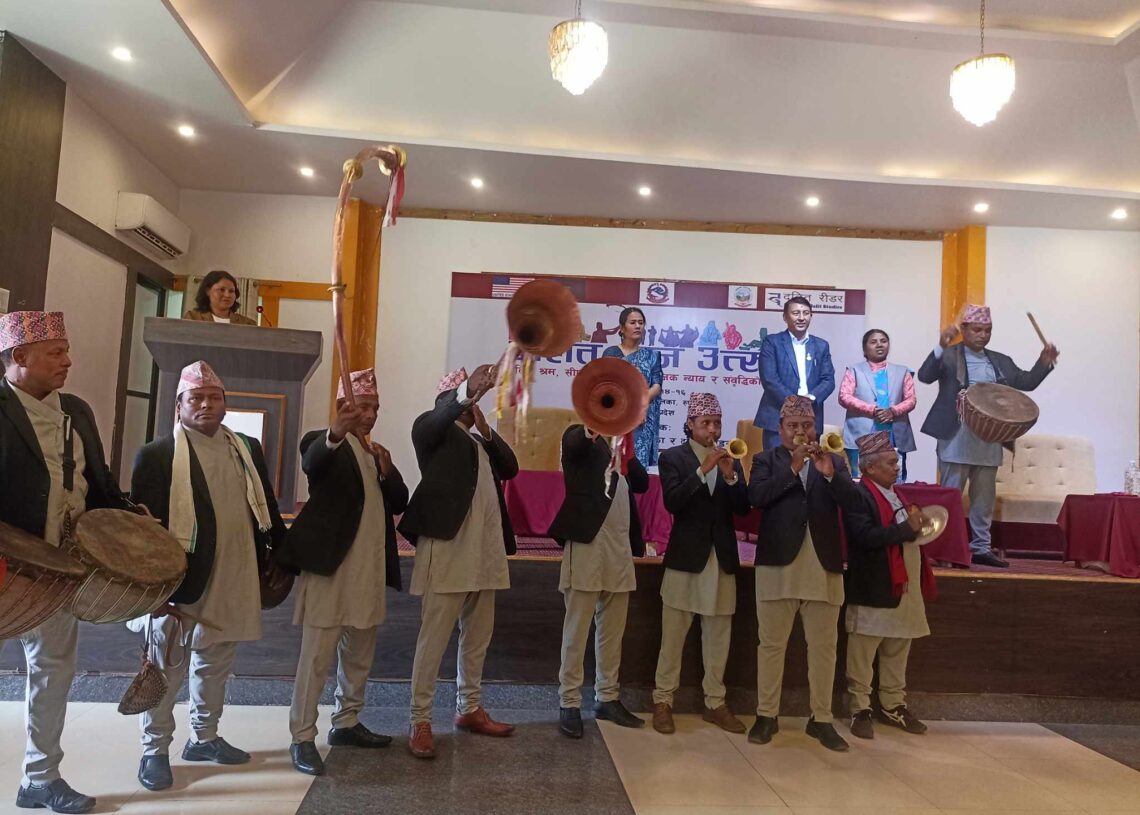 पन्चेबाजा बजाएर उद्घाटन गरियो “दलित ज्ञान उत्सव“