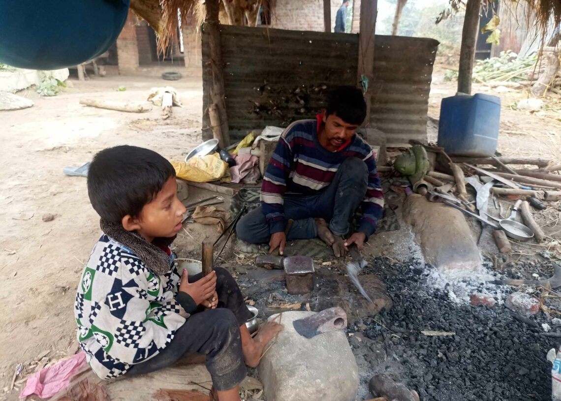 आधुनिक र नयाँ प्रबिधिले कालो बादिको आरन चल्न धौ धौ